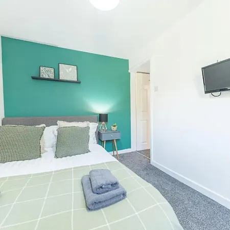 Sleeps 6! Contractor - Prime Location *