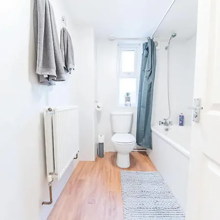 Sleeps 6! Contractor - Prime Location * Barrow-in-Furness